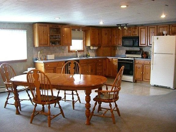 4th image of 440 Lake Front Dr