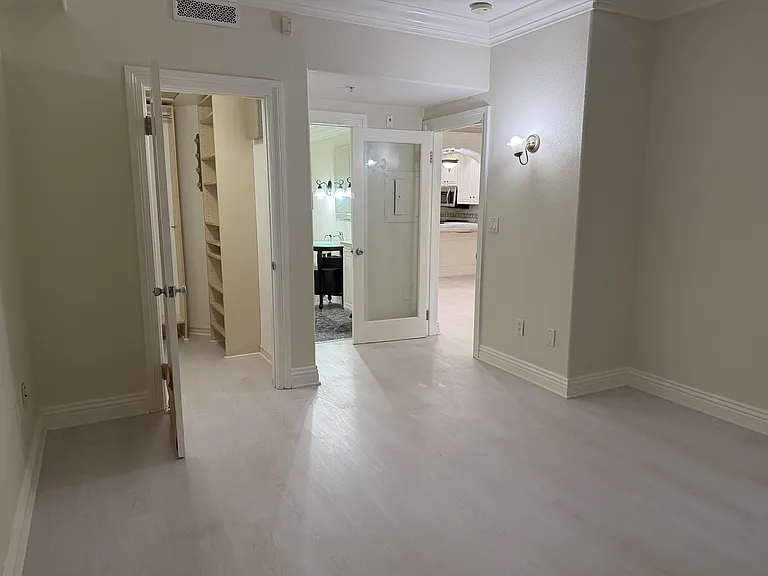 2253 Martin #108 — Photo 8
