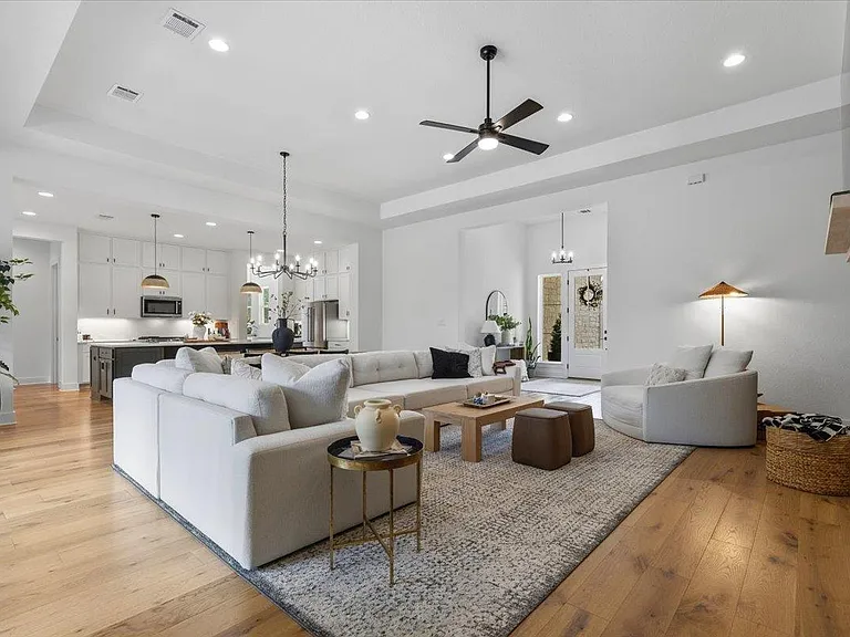 101 Onion Creek Ln — Photo 13