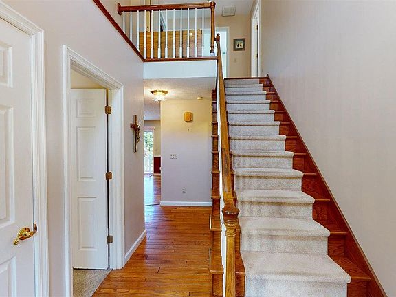 3rd image of 45 Hickory Dr