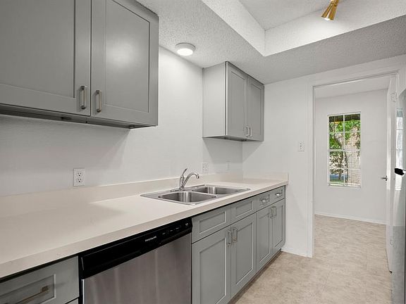 4th image of 1732 Cricket Hollow Dr