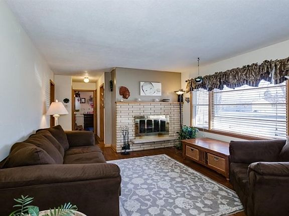 3rd image of 1009 Laurel Ave