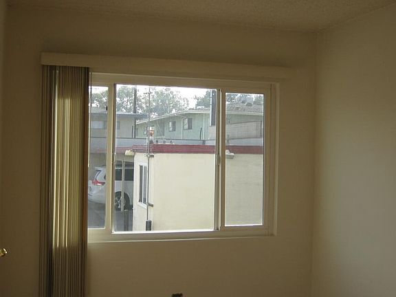 3rd image of 928 Fairview Ave APT 6