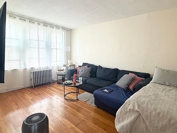 5th image of 114 Strathmore Rd APT 404