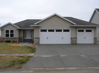 4916 Windmill Dr SW, Cedar Rapids, IA 52404