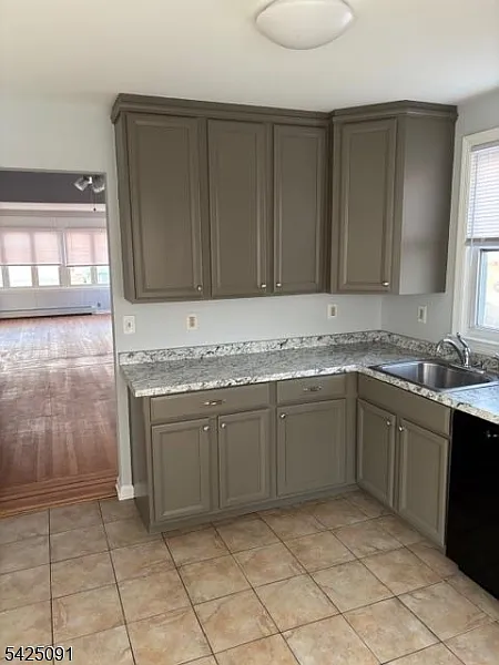 Building Photo - 302 Buffalo Ave #1
