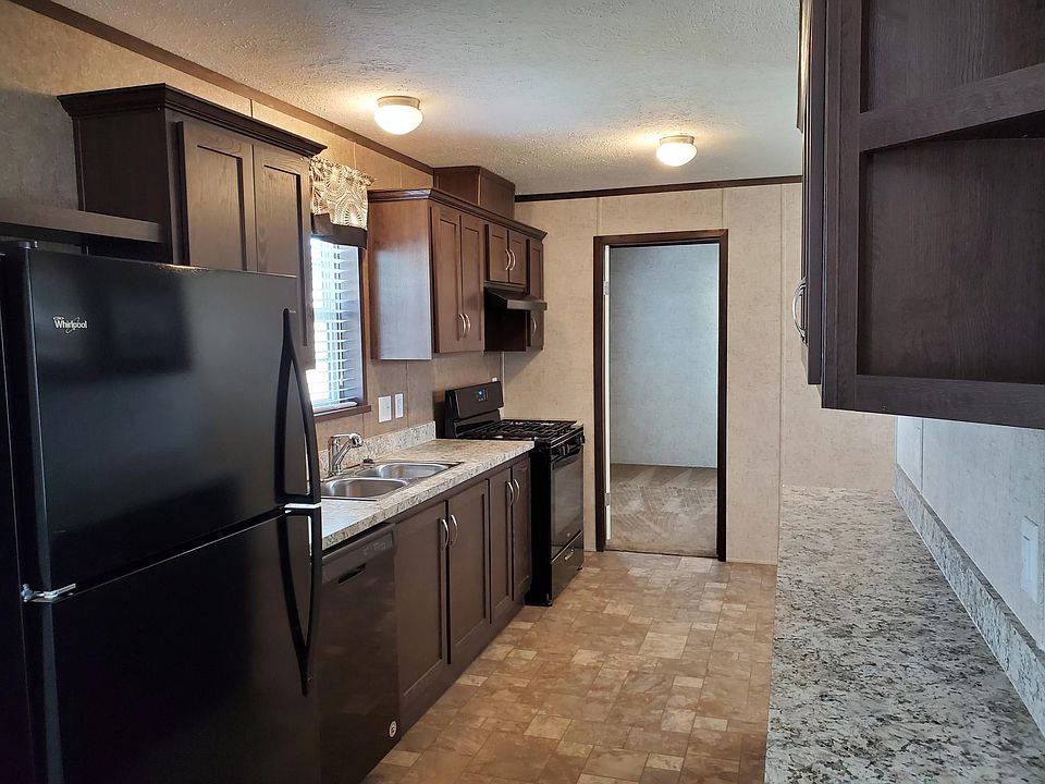 Beautiful spacious kitchen!