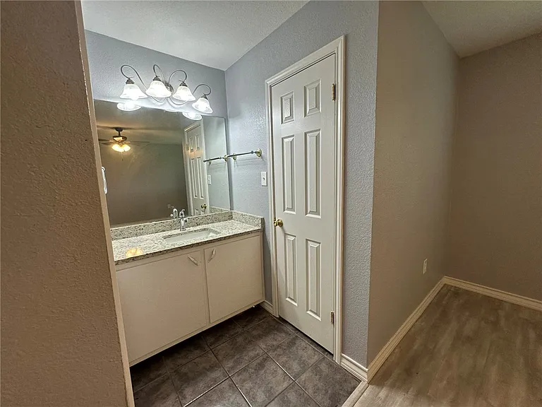2201 Timberline Dr — Photo 16