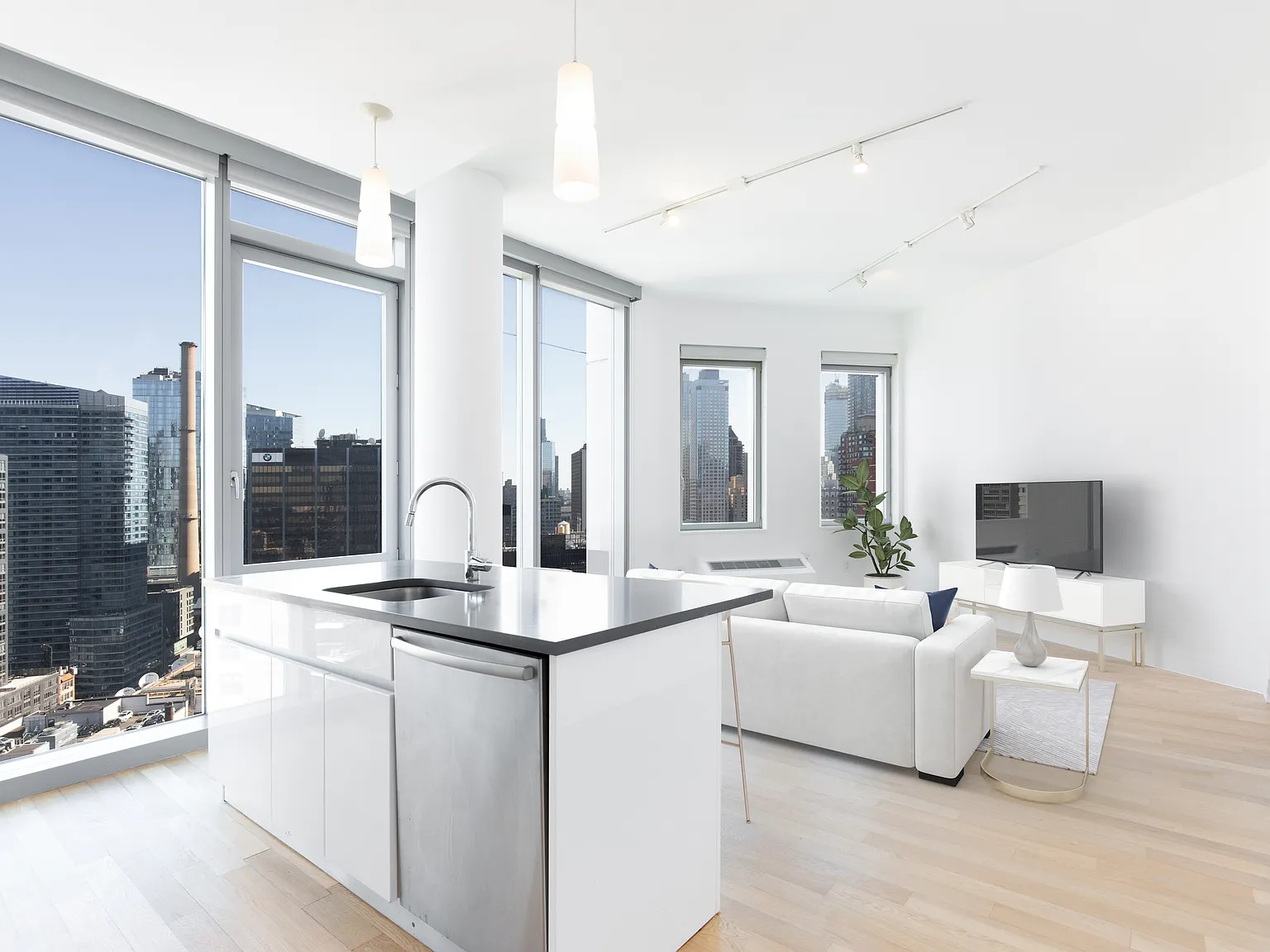 554 W 54th St — Photo 2