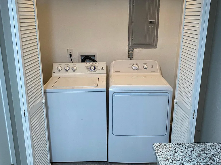 628 Carrollton Ave — Photo 5