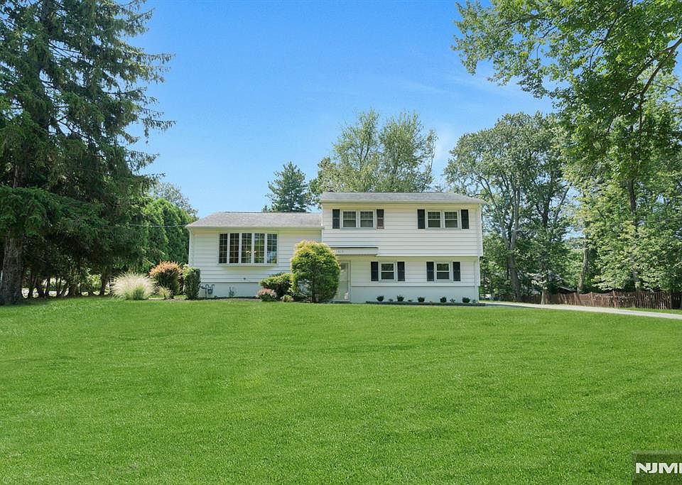 1st image of 615 Maze Rd