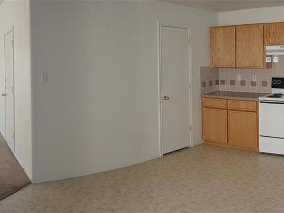 4th image of 402 W Saint John Ave