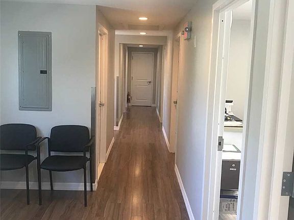 3rd image of 222 Manor Pl