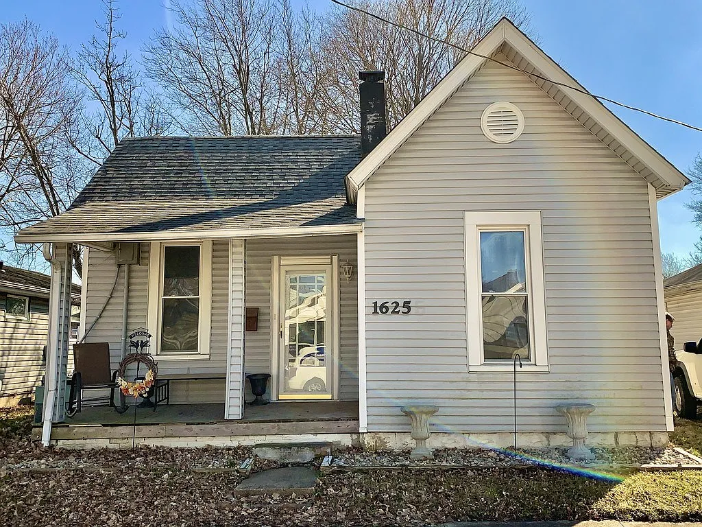 1625 R Ave photo 1