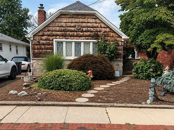37 Marino Ave, Port Washington, NY 11050