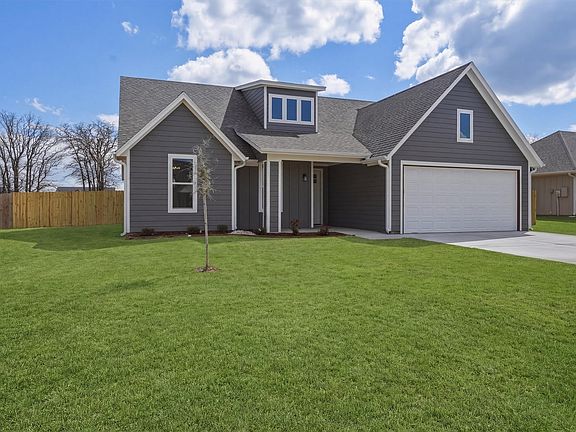 3rd image of 421 Redbud Ln