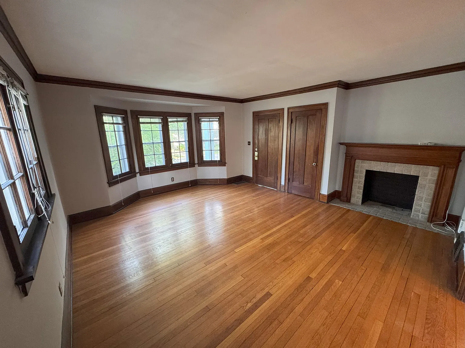 4 bed, 2.5 bath, 2567 sqft, $2,000 — Photo 2