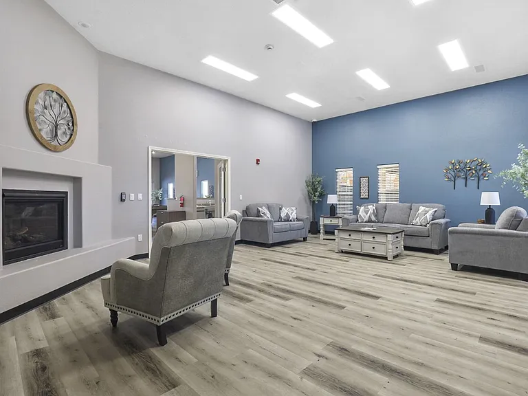 El Paseo Apartments — Photo 22