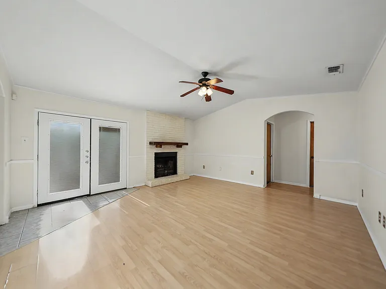 1415 Janet Ln — Photo 10