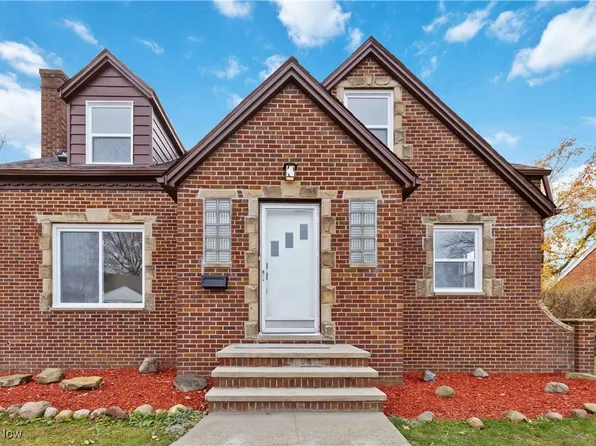 6601 Brownfield Dr, Parma, OH 44129