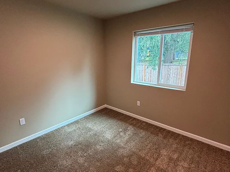 633 Hansen St SE #A — Photo 21