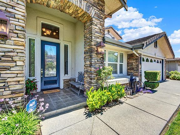 4th image of 204 Verona Way