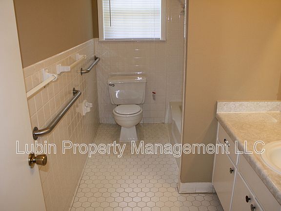 3rd image of 4640 Plato Ave