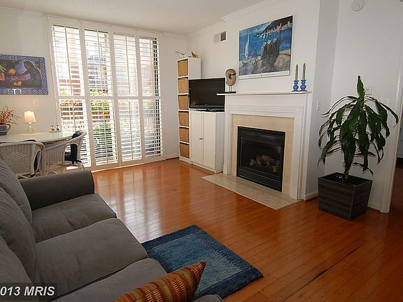 4th image of 3835 9th St #807W