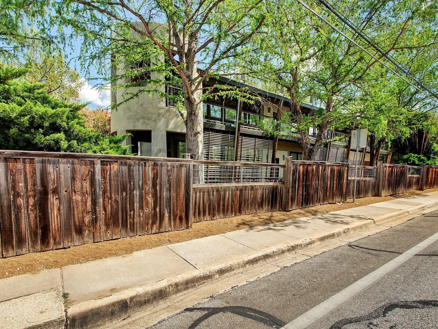 3 bed, 2.0 bath, 1960 sqft, $3,495 — Photo 3