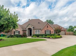 588 Gascony Ave, Springdale, AR 72764