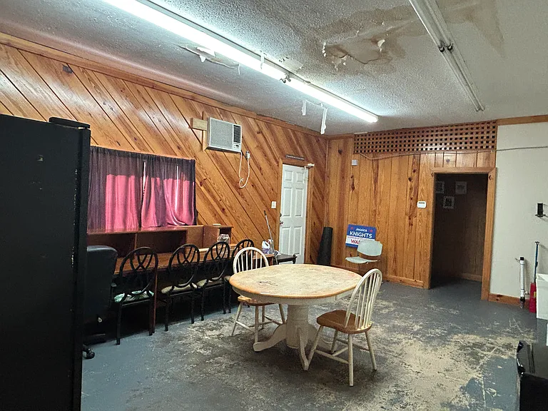 101 W Barnard St — Photo 3
