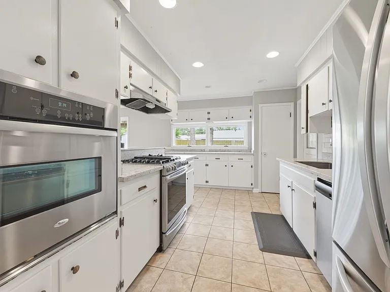 308 Brentwood Blvd — Photo 9