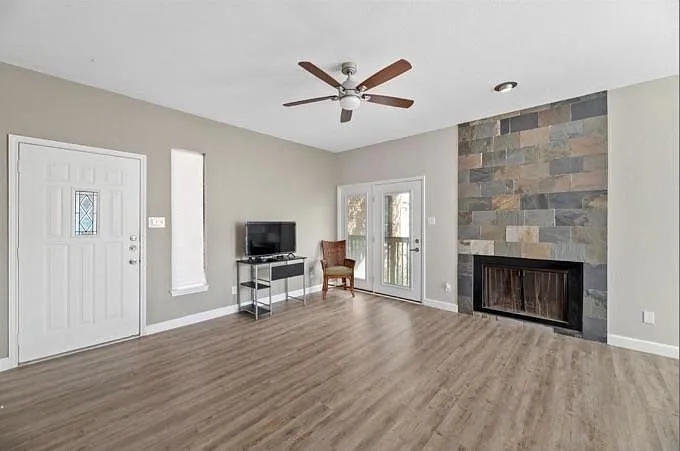 2 bed, 2.0 bath, 955 sqft, $1,800 — Photo 3