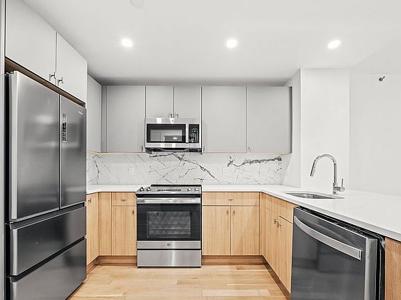 3rd image of 2431 Dean St #707