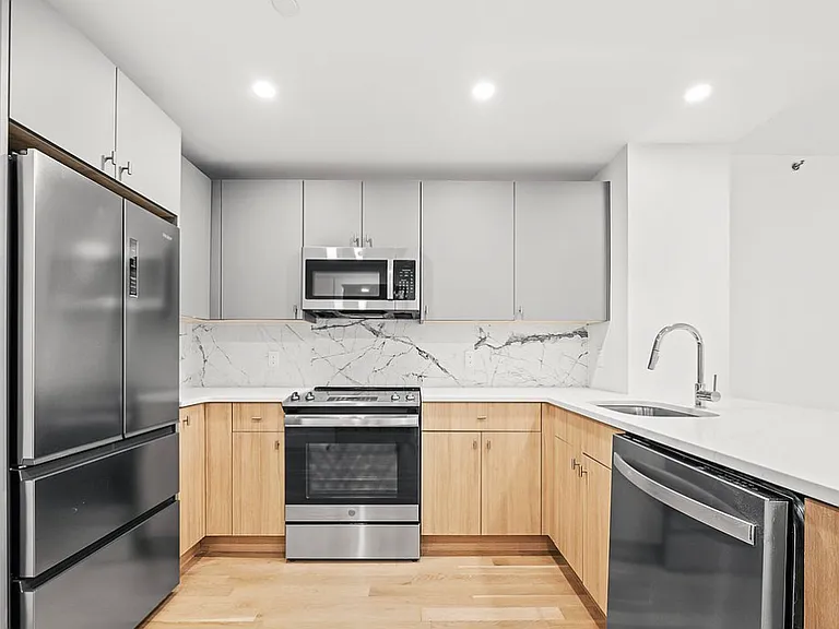 2431 Dean St #707 — Photo 3