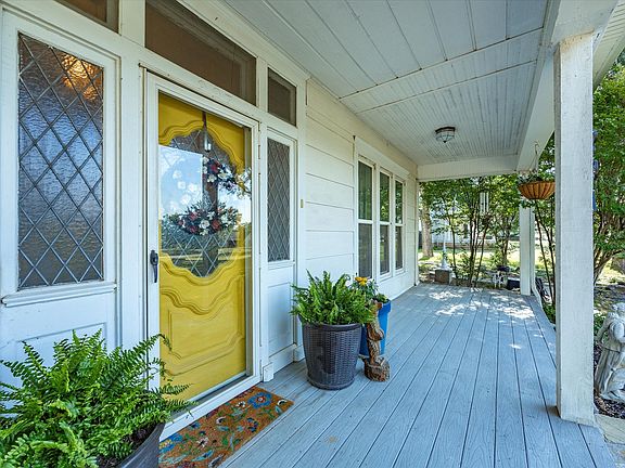 3rd image of 907 4th St