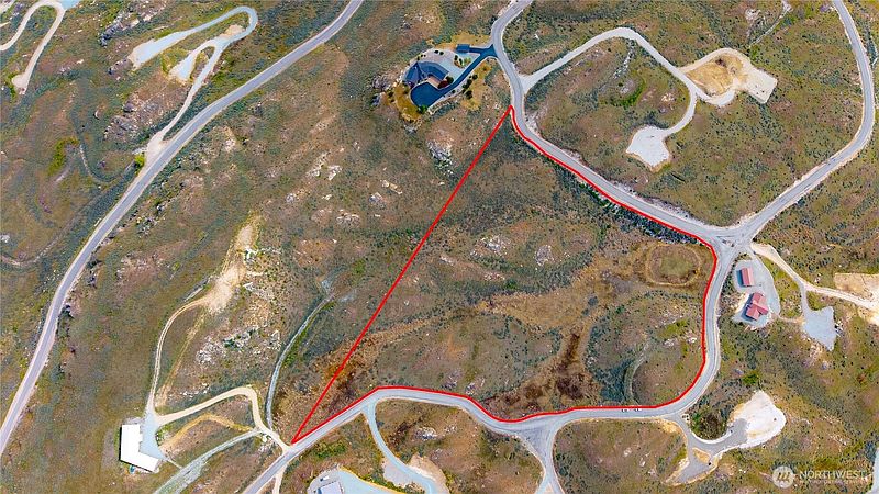 3rd image of 1 Azteca Plata Road