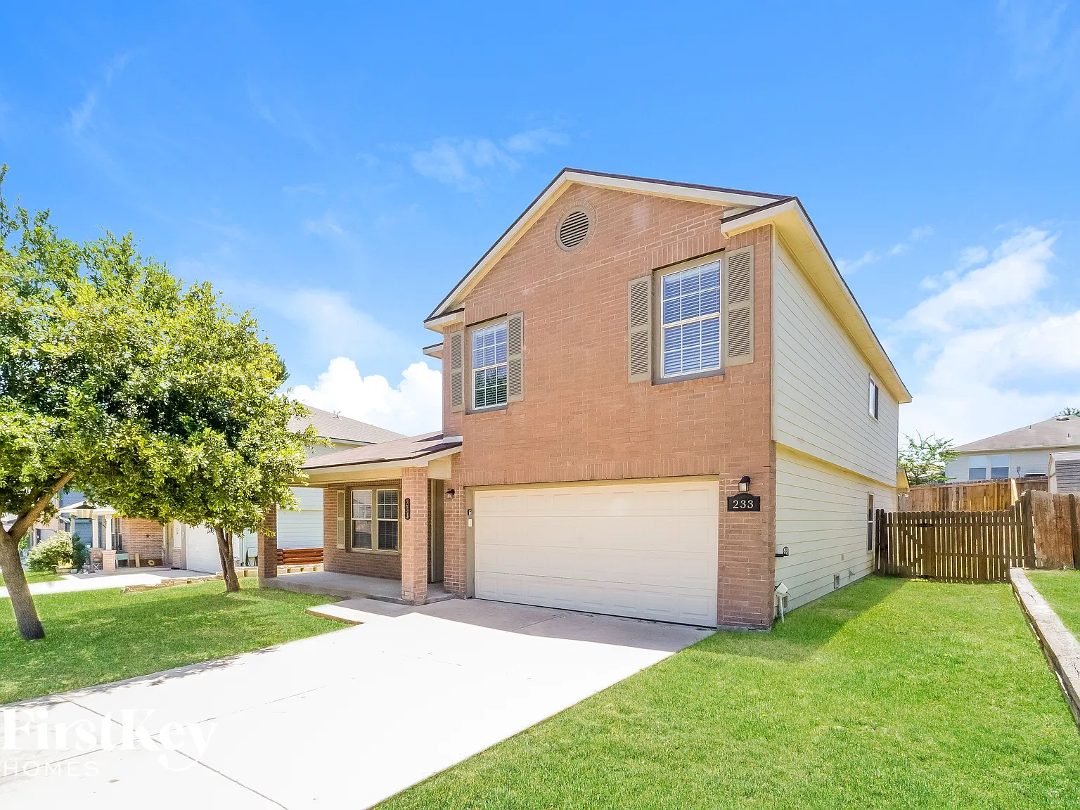 4 bed, 2.5 bath, 2550 sqft, $2,055 — Photo 2