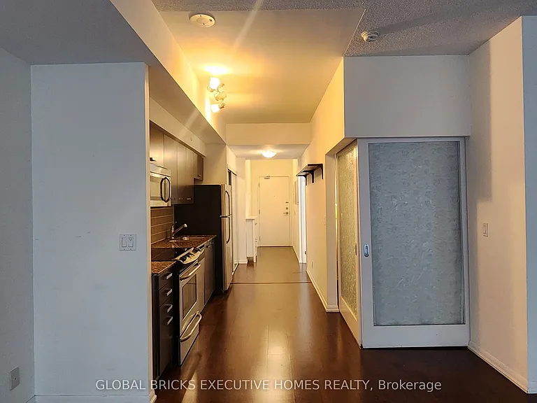 832 Bay St #501 — Photo 15