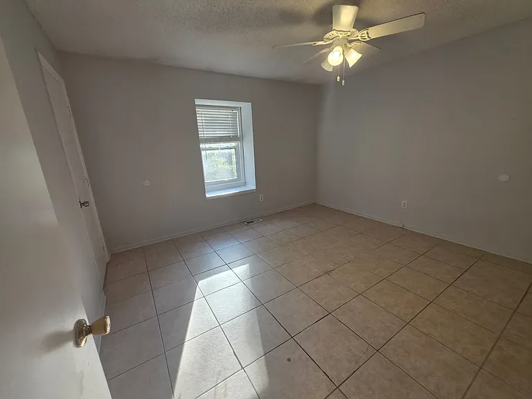 1619 Forest Dr #4 — Photo 2