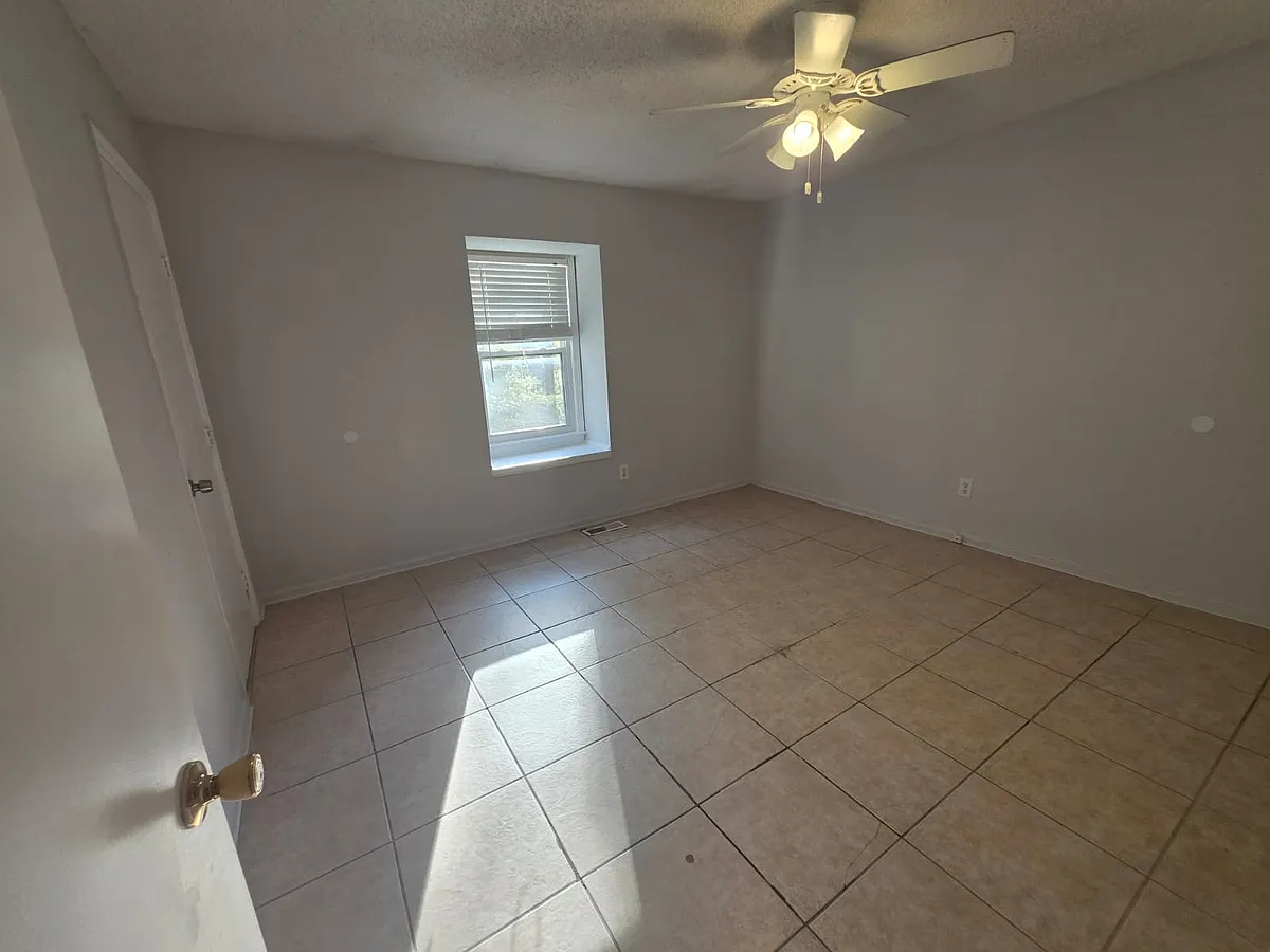 Building Photo - 1619 Forest Dr #4