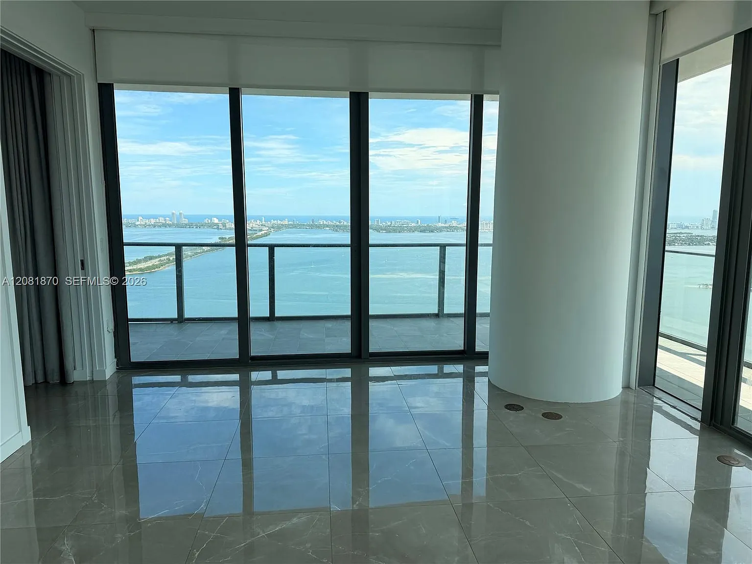 Gran Paraiso Condo — Photo 4