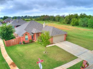 1924 W Flintlock Way, Mustang, OK 73064
