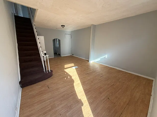3 bed, 936 sqft, $1,325 — Photo 2