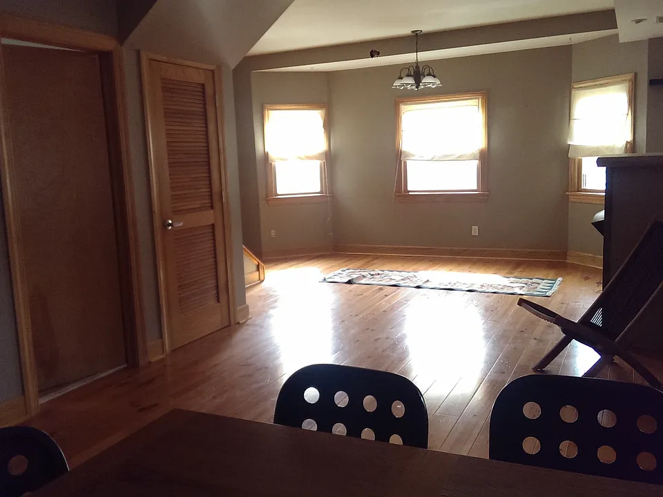 Unit A UP 850 sq ft