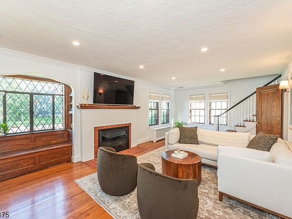 4th image of 148 Smull Ave