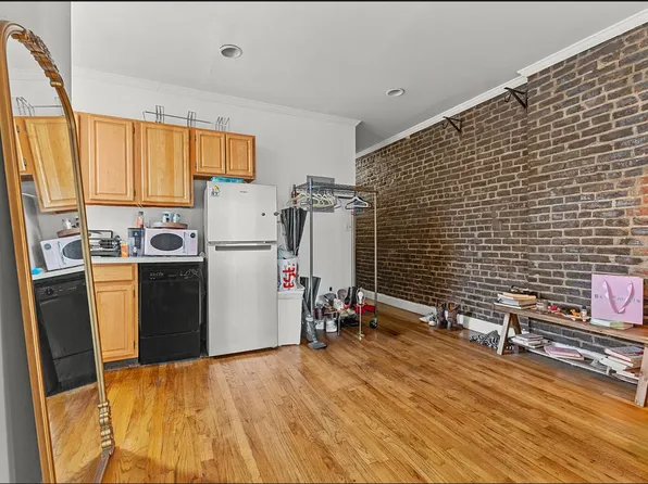 225 West 70th Street image 1 of 2