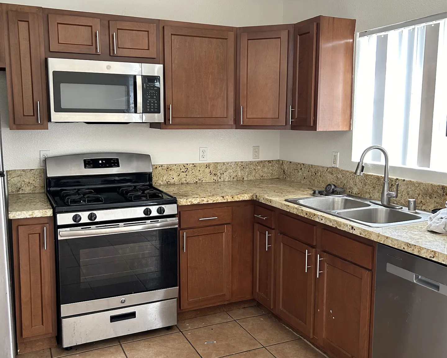 2 bed, $2,450 — Photo 2