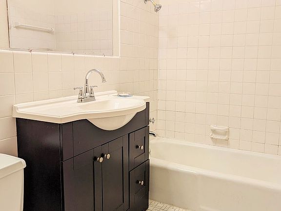 4th image of 2509 Dupont Ave S APT 203