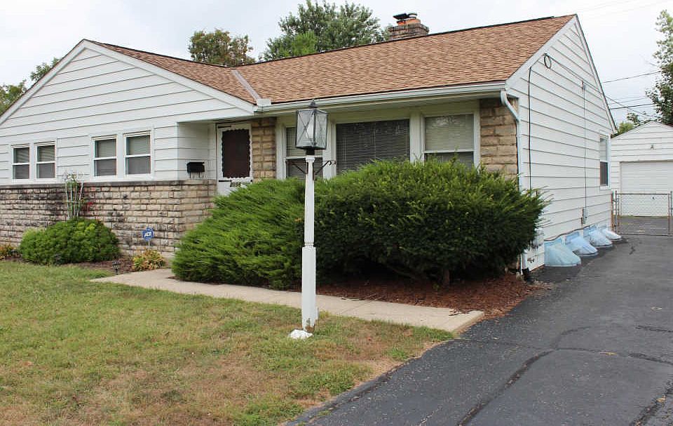 2nd image of 2096 Zollinger Rd